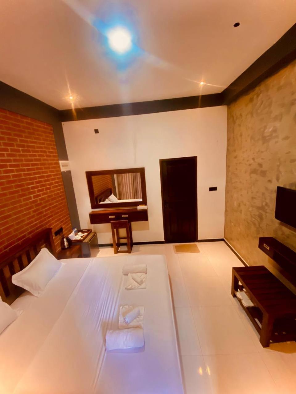 Hotel Coffee House Dambulla Esterno foto